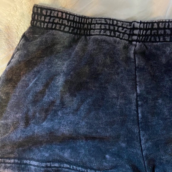 TNA sweatshorts - Picture 4 of 4